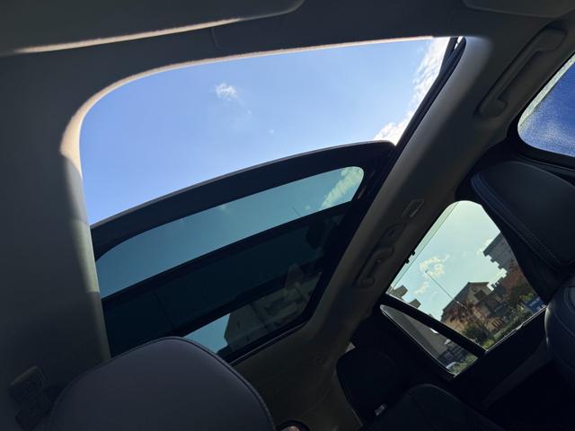 XC90 アルティメット B6 AWD Googleナビ 電動パノラマサンルーフ harman/kardonプレミアムサウンド シート&ステアリングヒーター ベンチレーション マッサージ機能 パワーテールゲート パワーシート 純正19AW(12枚目)