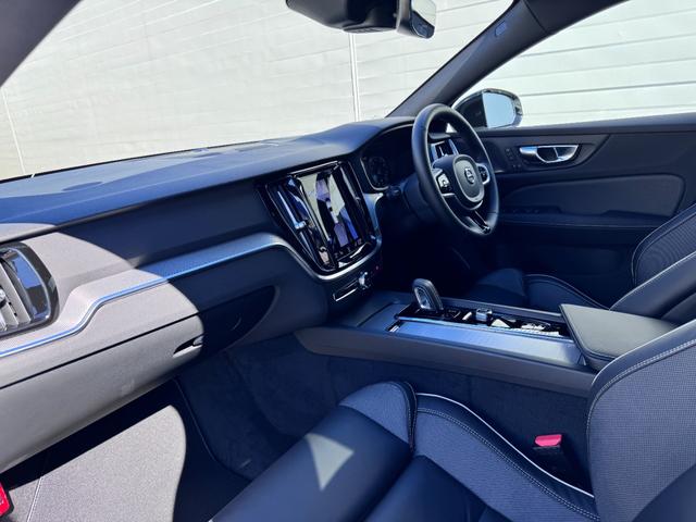 V60 B5 Rデザイン 純正HDDナビ 地デジTV harman/kardonプレミアムサウンド クライメート・パッケージ シート&ステアリングヒーター パワーテールゲートパワーシート 純正18インチAW ETC(25枚目)