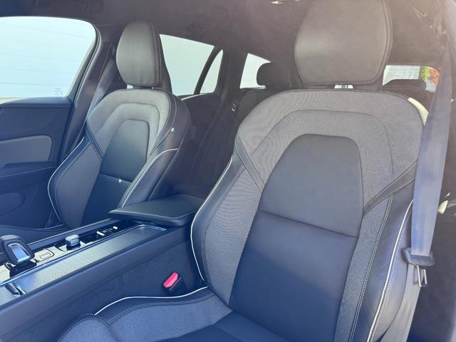 V60 B5 Rデザイン 純正HDDナビ 地デジTV harman/kardonプレミアムサウンド クライメート・パッケージ シート&ステアリングヒーター パワーテールゲートパワーシート 純正18インチAW ETC(26枚目)