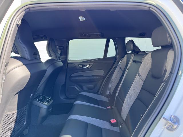 V60 B5 Rデザイン 純正HDDナビ 地デジTV harman/kardonプレミアムサウンド クライメート・パッケージ シート&ステアリングヒーター パワーテールゲートパワーシート 純正18インチAW ETC(29枚目)