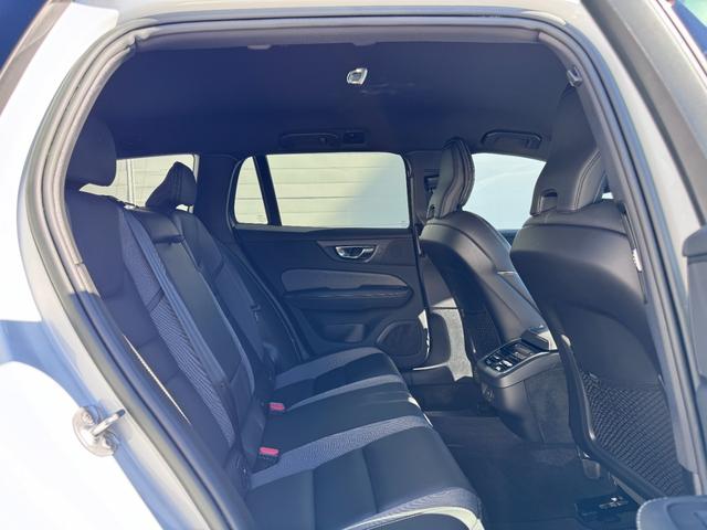 V60 B5 Rデザイン 純正HDDナビ 地デジTV harman/kardonプレミアムサウンド クライメート・パッケージ シート&ステアリングヒーター パワーテールゲートパワーシート 純正18インチAW ETC(33枚目)