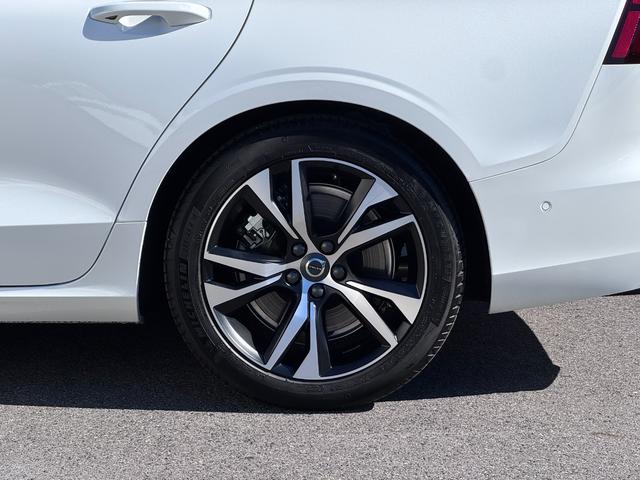 V60 B5 Rデザイン 純正HDDナビ 地デジTV harman/kardonプレミアムサウンド クライメート・パッケージ シート&ステアリングヒーター パワーテールゲートパワーシート 純正18インチAW ETC(39枚目)