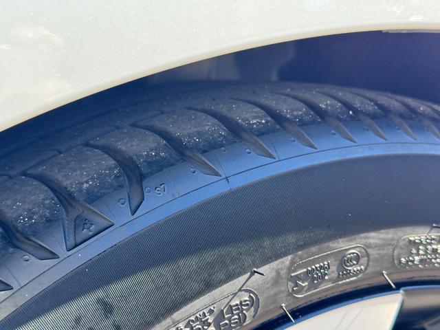 V60 B5 Rデザイン 純正HDDナビ 地デジTV harman/kardonプレミアムサウンド クライメート・パッケージ シート&ステアリングヒーター パワーテールゲートパワーシート 純正18インチAW ETC(40枚目)