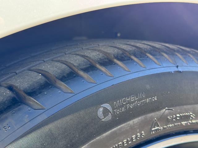 V60 B5 Rデザイン 純正HDDナビ 地デジTV harman/kardonプレミアムサウンド クライメート・パッケージ シート&ステアリングヒーター パワーテールゲートパワーシート 純正18インチAW ETC(41枚目)