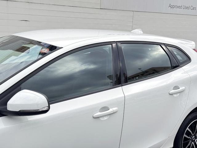 Ｖ４０ Ｄ４　ナビエディション　禁煙車　特別仕様車　純正ＨＤＤナビ　インテリセーフ　ＬＥＤヘッドライト　バックカメラ　スマートキー　Ｂｌｕｅｔｏｏｔｈ　ＥＴＣ　純正１６インチＡＷ（16枚目）