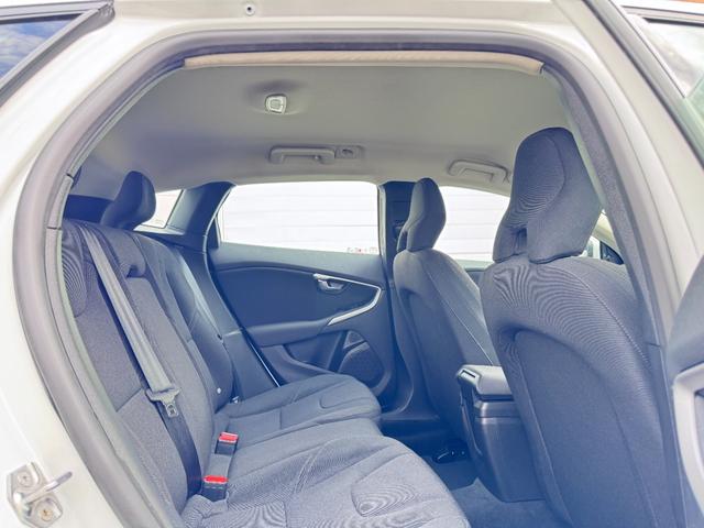 Ｖ４０ Ｄ４　ナビエディション　禁煙車　特別仕様車　純正ＨＤＤナビ　インテリセーフ　ＬＥＤヘッドライト　バックカメラ　スマートキー　Ｂｌｕｅｔｏｏｔｈ　ＥＴＣ　純正１６インチＡＷ（38枚目）