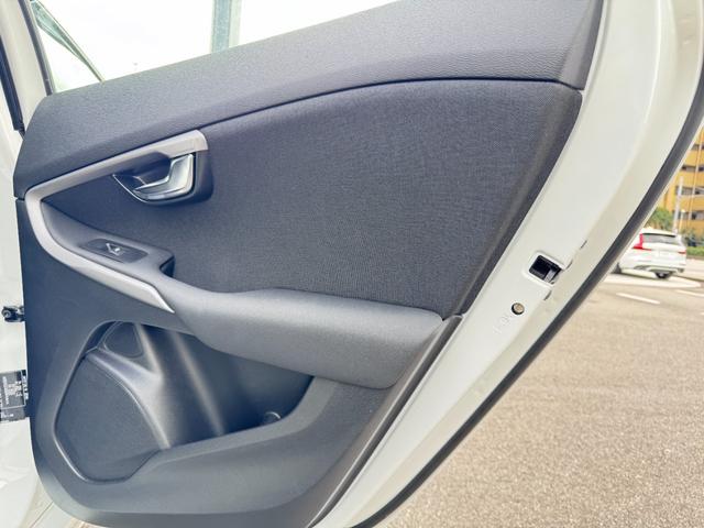 Ｖ４０ Ｄ４　ナビエディション　禁煙車　特別仕様車　純正ＨＤＤナビ　インテリセーフ　ＬＥＤヘッドライト　バックカメラ　スマートキー　Ｂｌｕｅｔｏｏｔｈ　ＥＴＣ　純正１６インチＡＷ（52枚目）