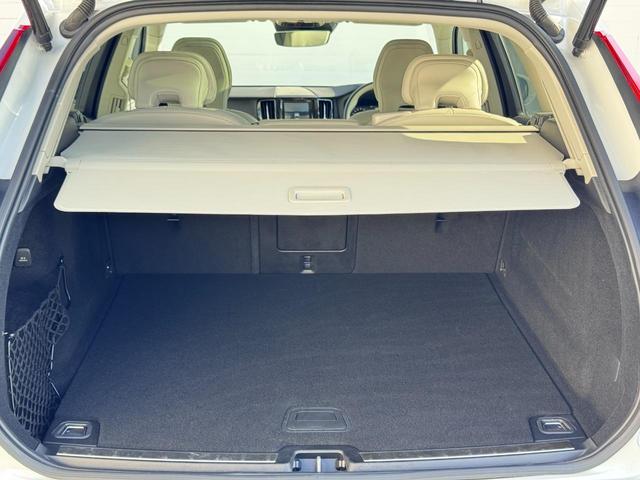 ＸＣ６０ Ｂ５　ＡＷＤ　インスクリプション　電動パノラマサンルーフ　ｈａｒｍａｎ／ｋａｒｄｏｎプレミアムサウンド　純正ＨＤＤナビ　地デジＴＶ　シート＆ステアリングヒーター　ベンチレーション　マッサージ機能　パワーシート　パワーテールゲート（39枚目）