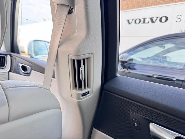 ＸＣ６０ Ｂ５　ＡＷＤ　インスクリプション　電動パノラマサンルーフ　ｈａｒｍａｎ／ｋａｒｄｏｎプレミアムサウンド　純正ＨＤＤナビ　地デジＴＶ　シート＆ステアリングヒーター　ベンチレーション　マッサージ機能　パワーシート　パワーテールゲート（52枚目）