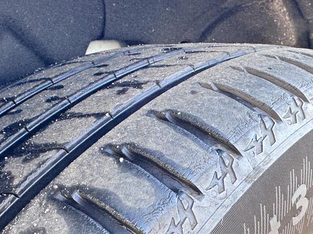 ＸＣ６０ Ｂ５　ＡＷＤ　インスクリプション　電動パノラマサンルーフ　ｈａｒｍａｎ／ｋａｒｄｏｎプレミアムサウンド　純正ＨＤＤナビ　地デジＴＶ　シート＆ステアリングヒーター　ベンチレーション　マッサージ機能　パワーシート　パワーテールゲート（61枚目）