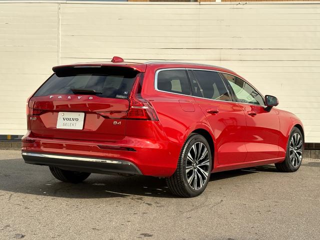 Ｖ６０ ウルトラ　Ｂ４　Ｇｏｏｇｌｅナビ　ｈａｒｍａｎ／ｋａｒｄｏｎプレミアムサウンド　チャコールレザーシート　シート＆ステアリングヒーター　ベンチレーション　マッサージ機能　パワーテールゲート　純正１８インチＡＷ　ＥＴＣ（14枚目）