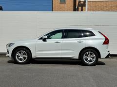 北欧流のラグジュアリーを体現したＸＣ６０。伝統的なスカンジナビアン・デザインを継承しながら、躍動感にあふれ優雅な雰囲気を身にまとう、新しい潮流を具現化したスタイリングです。 6