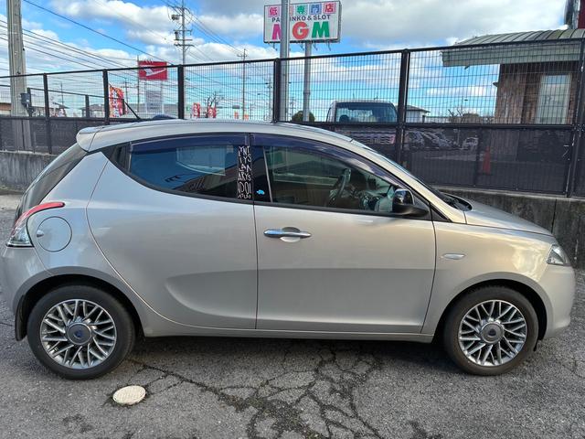 イプシロン ベースグレード（4枚目）