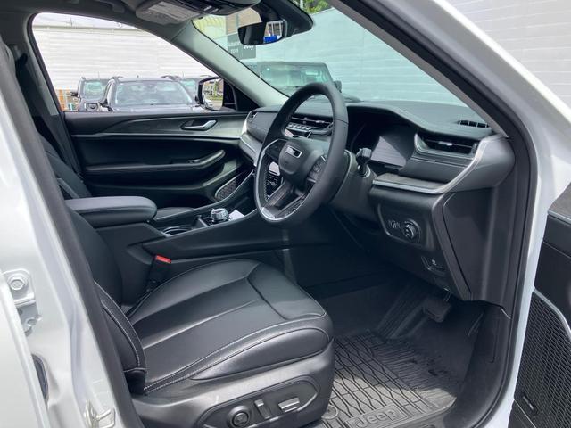 ジープ・グランドチェロキー リミテッド　新車保証継承　整備付　純正ナビゲーションシステム　ＡｐｐｌｅＣａｒｐｌａｙ　バックカメラ　サラウンドビューカメラ　フロントカメラ　ＥＴＣ２．０　シートヒーター　シートクーラー　パワーリフトゲート（15枚目）