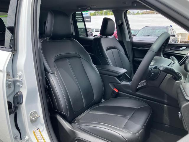 ジープ・グランドチェロキー リミテッド　新車保証継承　整備付　純正ナビゲーションシステム　ＡｐｐｌｅＣａｒｐｌａｙ　バックカメラ　サラウンドビューカメラ　フロントカメラ　ＥＴＣ２．０　シートヒーター　シートクーラー　パワーリフトゲート（16枚目）