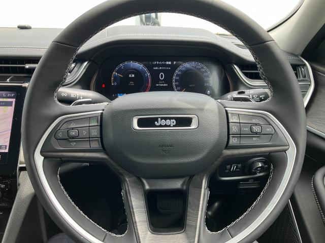 ジープ・グランドチェロキー リミテッド　新車保証継承　整備付　純正ナビゲーションシステム　ＡｐｐｌｅＣａｒｐｌａｙ　バックカメラ　サラウンドビューカメラ　フロントカメラ　ＥＴＣ２．０　シートヒーター　シートクーラー　パワーリフトゲート（30枚目）