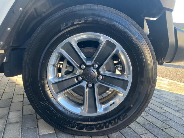 純正のアルミホイールです