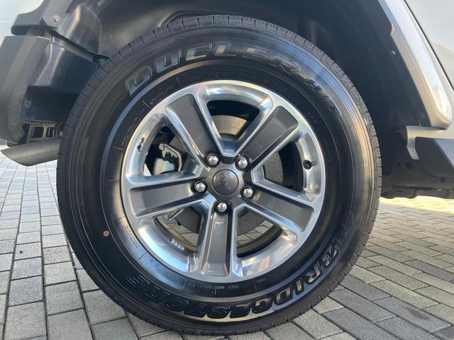 タイヤ溝も残っております