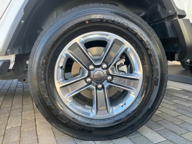 １８インチのアルミホイールになります