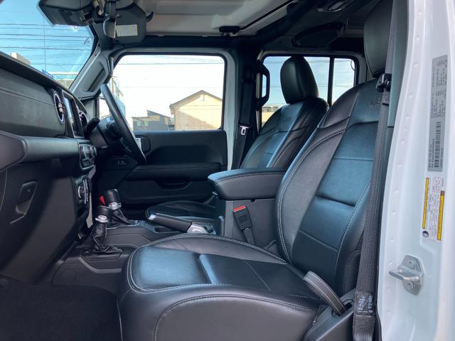 Ｊｅｅｐのロゴ入りシートになります