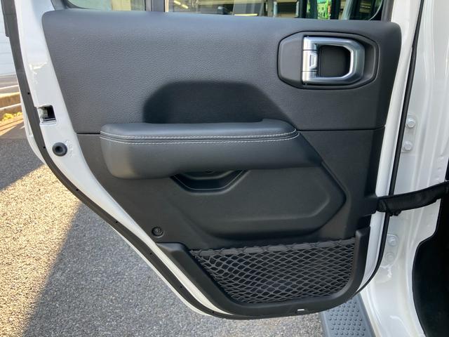 左リアドア内張