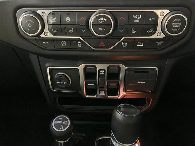 エアコンは左右独立式になります