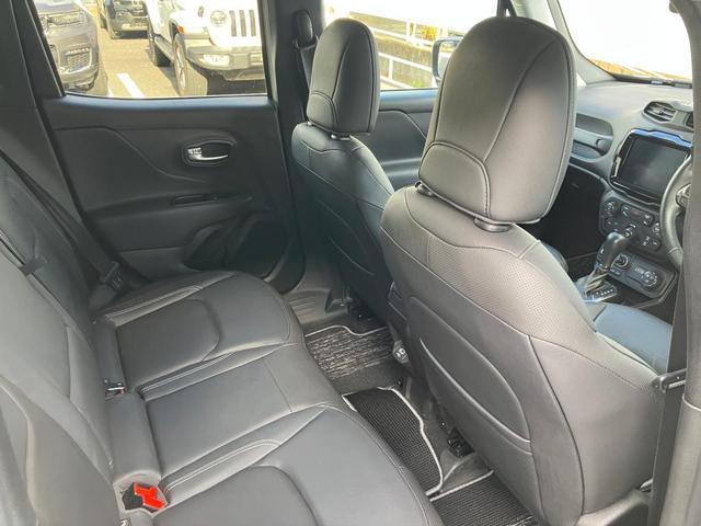 ジープ・レネゲード４ｘｅ リミテッド　４ｘｅ　認定中古車保証　整備付き　純正ナビ　ＬＥＤヘッドライト　純正アルミホイール　バックカメラ　ＰＨＥＶ　充電ケーブル付（18枚目）