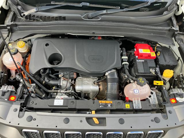ジープ・レネゲード４ｘｅ リミテッド　４ｘｅ　認定中古車保証　整備付き　純正ナビ　ＬＥＤヘッドライト　純正アルミホイール　バックカメラ　ＰＨＥＶ　充電ケーブル付（33枚目）