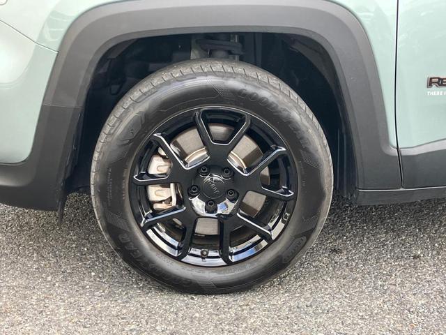 ジープ・レネゲード４ｘｅ アップランド　４ｘｅ　認定中古車保証　整備付　ＰＨＥＶモデル　特別仕様車　特別カラー　純正ナビゲーションシステム　ＡｐｐｌｅＣａｒｐｌａｙ　バックカメラ　アダプティブクルーズコントロール　ＥＴＣ２．０　充電ケーブル付（12枚目）