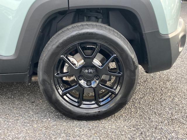 ジープ・レネゲード４ｘｅ アップランド　４ｘｅ　認定中古車保証　整備付　ＰＨＥＶモデル　特別仕様車　特別カラー　純正ナビゲーションシステム　ＡｐｐｌｅＣａｒｐｌａｙ　バックカメラ　アダプティブクルーズコントロール　ＥＴＣ２．０　充電ケーブル付（13枚目）