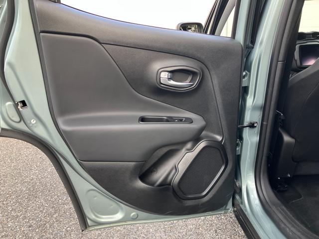 ジープ・レネゲード４ｘｅ アップランド　４ｘｅ　認定中古車保証　整備付　ＰＨＥＶモデル　特別仕様車　特別カラー　純正ナビゲーションシステム　ＡｐｐｌｅＣａｒｐｌａｙ　バックカメラ　アダプティブクルーズコントロール　ＥＴＣ２．０　充電ケーブル付（26枚目）