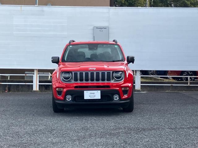 ジープ・レネゲード リミテッド　認定中古車保証　整備付　純正ナビゲーションシステム　ＡｐｐｌｅＣａｒｐｌａｙ　レザーシート　シートヒーター　ステアリングヒーター　アダプティブクルーズコントロール　Ｂカメ　ＥＴＣ２．０　ＬＥＤヘッド（6枚目）