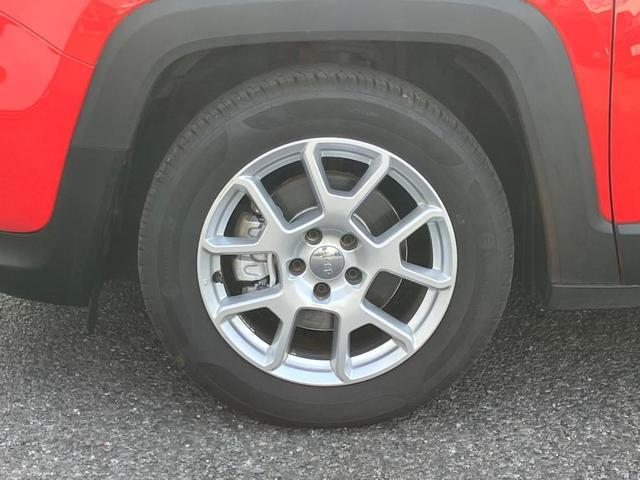 ジープ・レネゲード リミテッド　認定中古車保証　整備付　純正ナビゲーションシステム　ＡｐｐｌｅＣａｒｐｌａｙ　レザーシート　シートヒーター　ステアリングヒーター　アダプティブクルーズコントロール　Ｂカメ　ＥＴＣ２．０　ＬＥＤヘッド（12枚目）