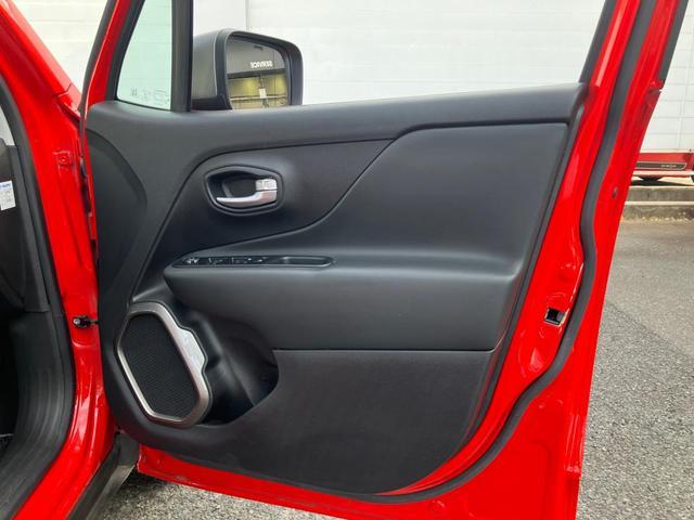 ジープ・レネゲード リミテッド　認定中古車保証　整備付　純正ナビゲーションシステム　ＡｐｐｌｅＣａｒｐｌａｙ　レザーシート　シートヒーター　ステアリングヒーター　アダプティブクルーズコントロール　Ｂカメ　ＥＴＣ２．０　ＬＥＤヘッド（17枚目）