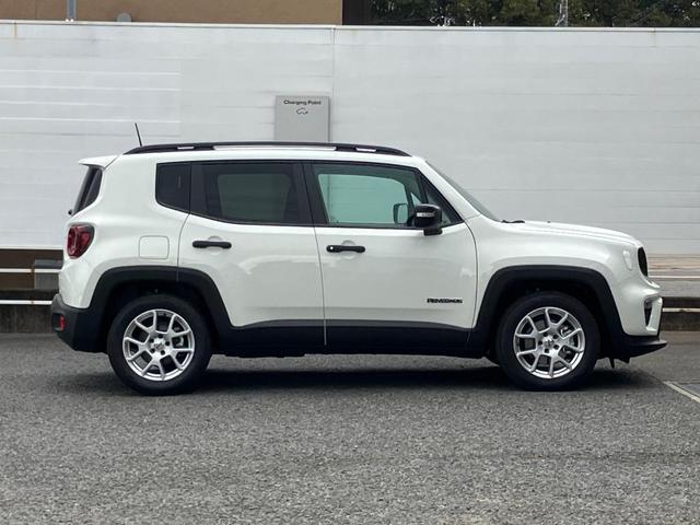 ジープ・レネゲード アルティテュード　ｅ－ハイブリッド　新車保証継承　整備付　純正ナビゲーションシステム　ＡｐｐｌＣａｒｐｌａｙ　レザシート　シートヒーター　ステアリングヒーター　アダプティブクルーズコントロール　バックカメラ　ＥＴＣ　ＬＥＤヘッドライト（6枚目）