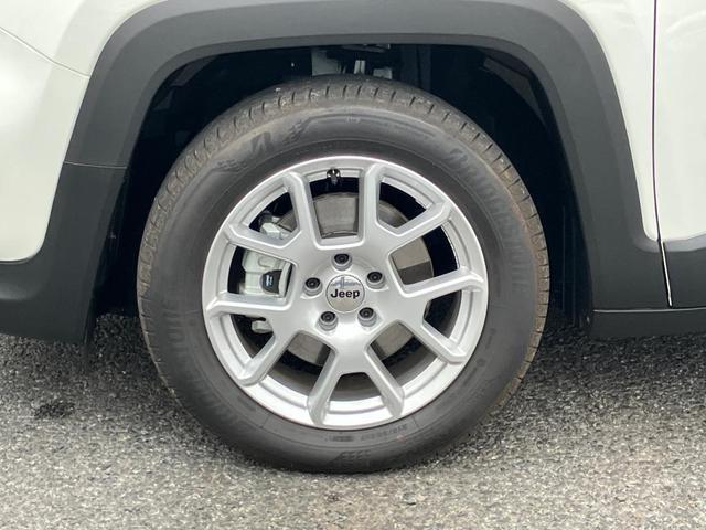 ジープ・レネゲード アルティテュード　ｅ－ハイブリッド　新車保証継承　整備付　純正ナビゲーションシステム　ＡｐｐｌＣａｒｐｌａｙ　レザシート　シートヒーター　ステアリングヒーター　アダプティブクルーズコントロール　バックカメラ　ＥＴＣ　ＬＥＤヘッドライト（12枚目）
