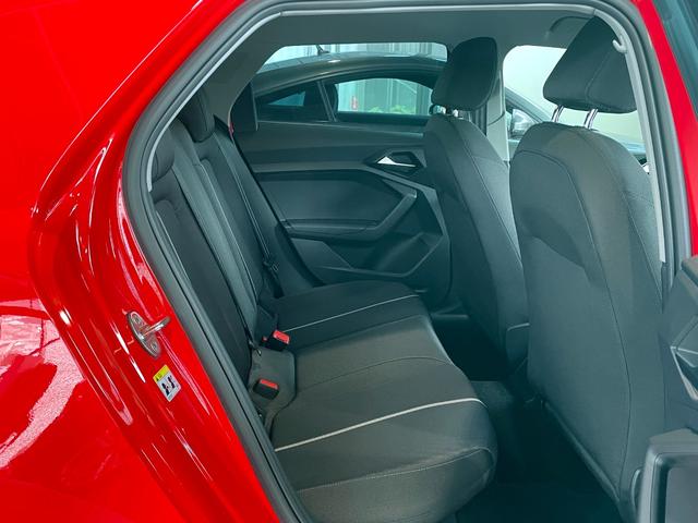 Ａ１スポーツバック ３５ＴＦＳＩ　アドバンスド　デビューパッケージ／ブラックルーフ／アダプティブクルーズコントロール／レーンキープアシスト／ブルートゥース／ハンズフリー／シートヒーター／バーチャルコクピット／スマートキー（40枚目）