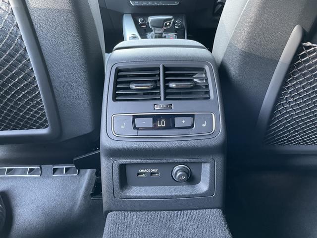 Ａ５スポーツバック ３５ＴＤＩ　Ｓライン　ワンオーナー　Ａｕｄｉｓｐｏｒｔ１９インチホイール　ブラックスタイリングパッケージサラウンドビューカメラ　追尾式クルーズコントロール（13枚目）