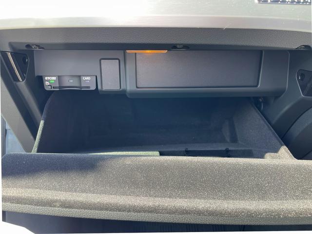 A4アバント 40TDIクワトロ Sライン 限定車ブラックスタイルプラス/19インチアルミホイール/レッドブレーキキャリパー/ブラックスタイリングパッケージ/ダンピングコントロールサスペンション(16枚目)