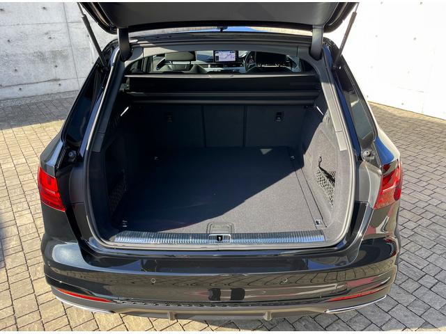 A4アバント 40TDIクワトロ Sライン 限定車ブラックスタイルプラス/19インチアルミホイール/レッドブレーキキャリパー/ブラックスタイリングパッケージ/ダンピングコントロールサスペンション(17枚目)