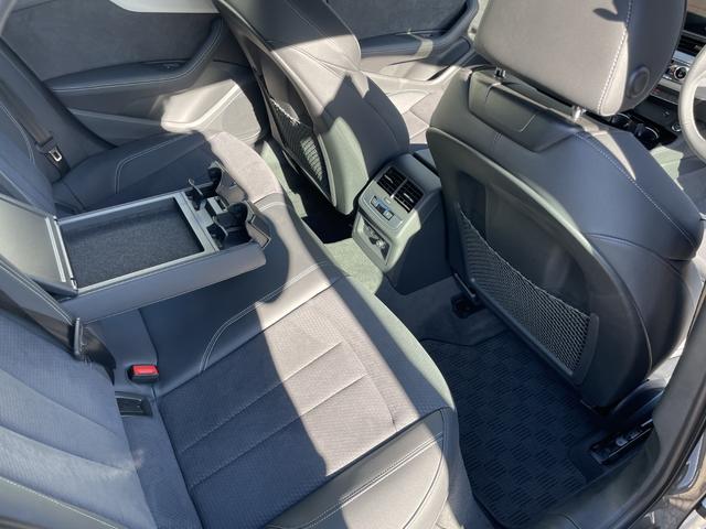 Ａ４ ４０ＴＤＩクワトロ　Ｓライン　元デモカー　ブラックスタイリングパッケージ　Ａｕｄｉｓｐｏｒｔ１９インチホイール　マトリクスＬＥＤヘッドライト　アダプティブクルーズコントロール（15枚目）