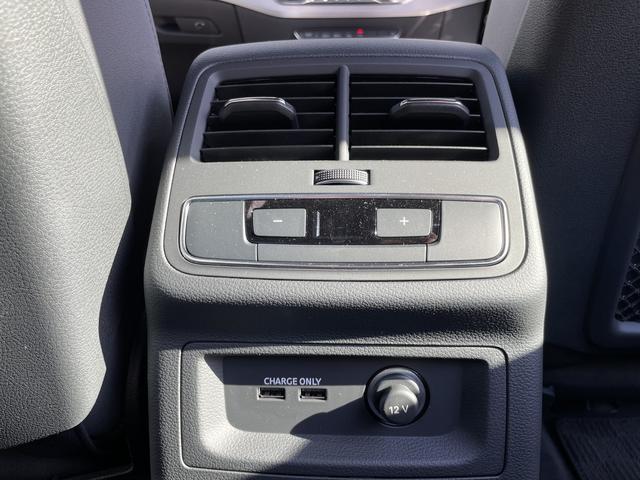 Ａ４ ４０ＴＤＩクワトロ　Ｓライン　元デモカー　ブラックスタイリングパッケージ　Ａｕｄｉｓｐｏｒｔ１９インチホイール　マトリクスＬＥＤヘッドライト　アダプティブクルーズコントロール（16枚目）