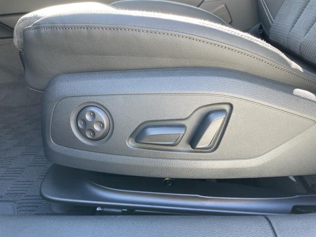 Ａ４ ４０ＴＤＩクワトロ　Ｓライン　元デモカー　ブラックスタイリングパッケージ　Ａｕｄｉｓｐｏｒｔ１９インチホイール　マトリクスＬＥＤヘッドライト　アダプティブクルーズコントロール（17枚目）