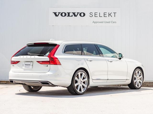 Ｖ９０ Ｔ６　ＡＷＤ　インスクリプション　アダプティブクルーズ　リラクゼーションマッサージ付シート　ＢＬＩＳ　パノラマガラスサンルーフ　Ｂ＆Ｗオーディオシステム　２０インチアルミ　ワンオーナー車（6枚目）