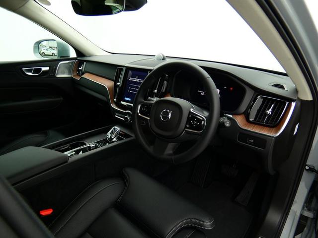 ＸＣ６０ 　Ｕｌｔｉｍａｔｅ　Ｂ５　ＡＷＤ　パノラマガラスルーフ　Ｂ＆Ｗ　ヘッドアップ・ディスプレイ　３６０度ビューＣ　エア・サスペンション　　４ゾーンＡＣ　前後シートヒーター　本革シート　Ｆシートマッサージ（13枚目）