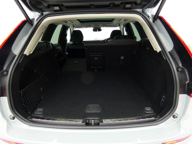 ＸＣ６０ 　Ｕｌｔｉｍａｔｅ　Ｂ５　ＡＷＤ　パノラマガラスルーフ　Ｂ＆Ｗ　ヘッドアップ・ディスプレイ　３６０度ビューＣ　エア・サスペンション　　４ゾーンＡＣ　前後シートヒーター　本革シート　Ｆシートマッサージ（32枚目）