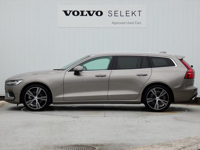 Ｖ６０ 　Ｔ５　Ｉｎｓｃｒｉｐｔｉｏｎ　パノラマ・ガラスルーフ　ｈａｒｍａｎ／ｋａｒｄｏｎ　１９インチＡＷ　前後シートヒーター　フロントシートマッサージ　４ゾーンＡＣ　ヘッドアップ・ディスプレイ　ワンオーナー（7枚目）