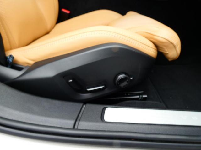 Ｖ６０ 　Ｔ５　Ｉｎｓｃｒｉｐｔｉｏｎ　パノラマ・ガラスルーフ　ｈａｒｍａｎ／ｋａｒｄｏｎ　１９インチＡＷ　前後シートヒーター　フロントシートマッサージ　４ゾーンＡＣ　ヘッドアップ・ディスプレイ　ワンオーナー（12枚目）