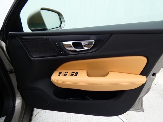 Ｖ６０ 　Ｔ５　Ｉｎｓｃｒｉｐｔｉｏｎ　パノラマ・ガラスルーフ　ｈａｒｍａｎ／ｋａｒｄｏｎ　１９インチＡＷ　前後シートヒーター　フロントシートマッサージ　４ゾーンＡＣ　ヘッドアップ・ディスプレイ　ワンオーナー（14枚目）