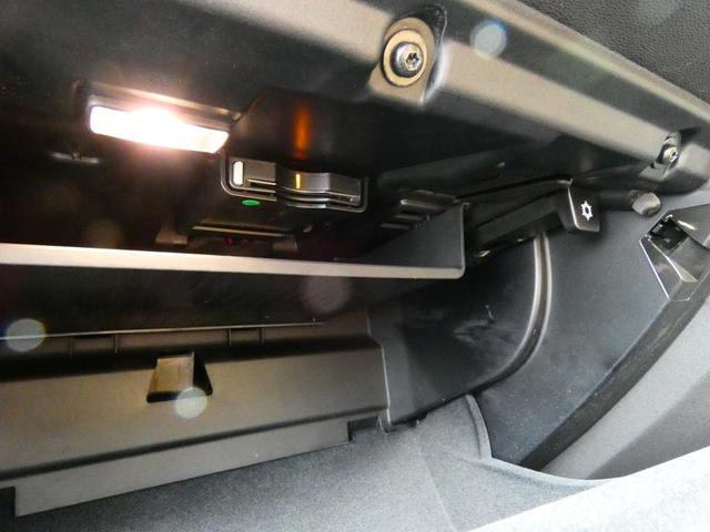 Ｖ６０ 　Ｔ５　Ｉｎｓｃｒｉｐｔｉｏｎ　パノラマ・ガラスルーフ　ｈａｒｍａｎ／ｋａｒｄｏｎ　１９インチＡＷ　前後シートヒーター　フロントシートマッサージ　４ゾーンＡＣ　ヘッドアップ・ディスプレイ　ワンオーナー（30枚目）